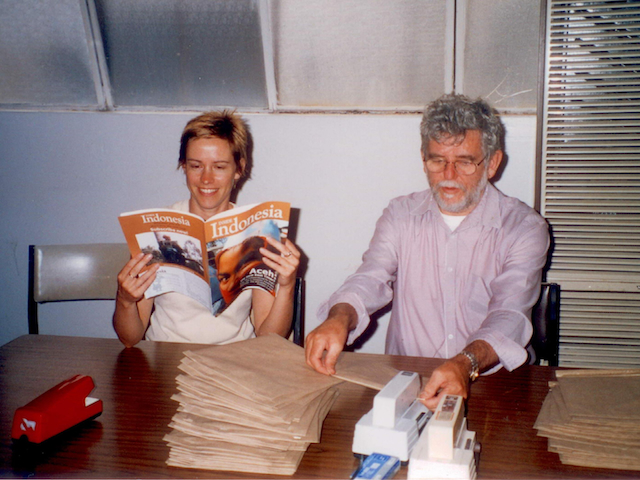 Deryn Mansell and Bob Muntz at Napier Street for the mailout / Helen Pausacker